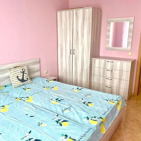 Delfin Sea View Апартамент *
