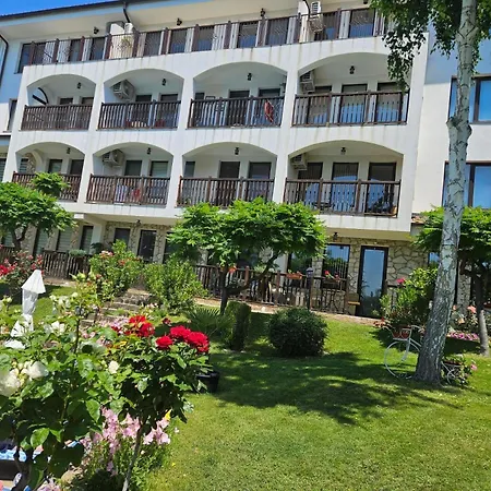 Delfin Sea View Апартаменты *